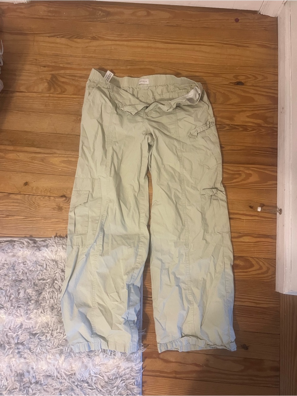 Pacsun pastel green cargo pants 💚